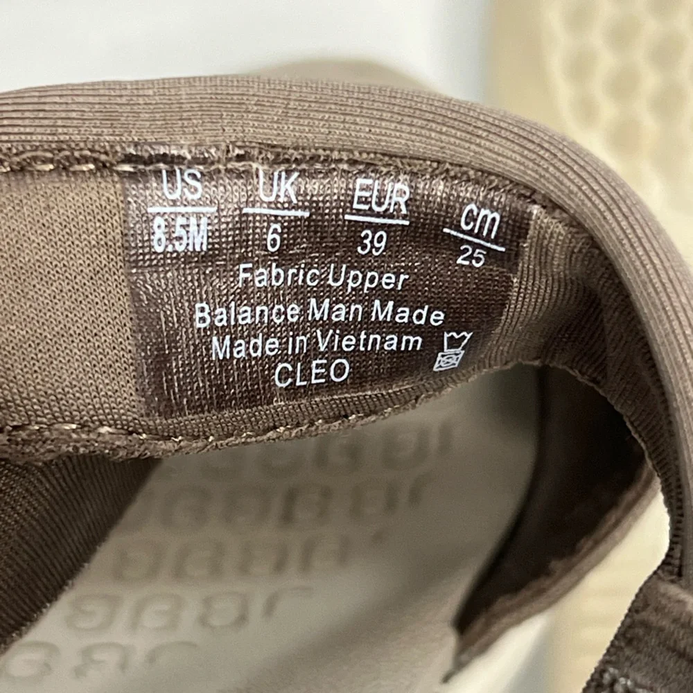Bzees Cleo Machine Washable Comfy Wedge Sandal Sz 8.5M Casual shoes